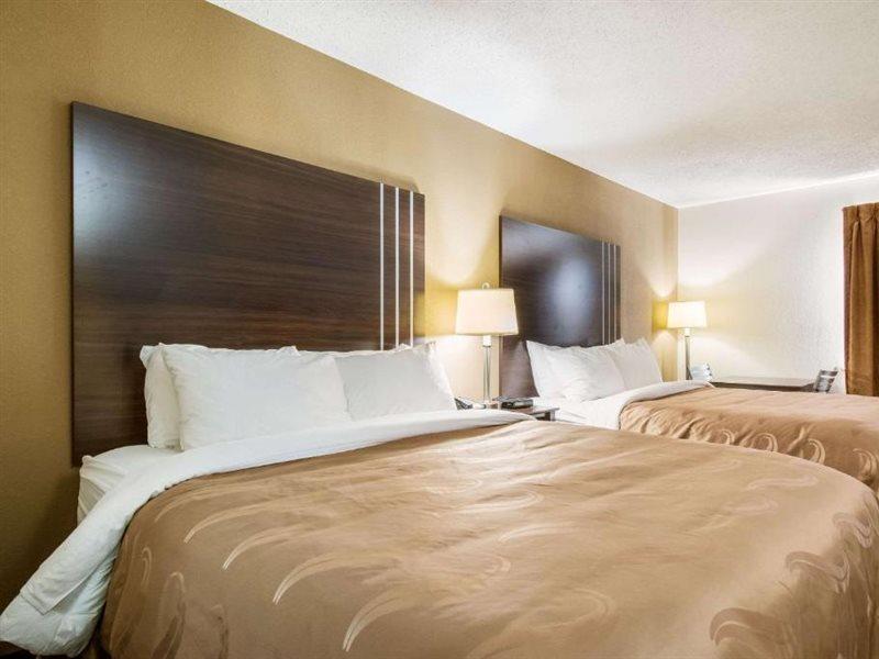 Quality Inn Блумсберг Экстерьер фото