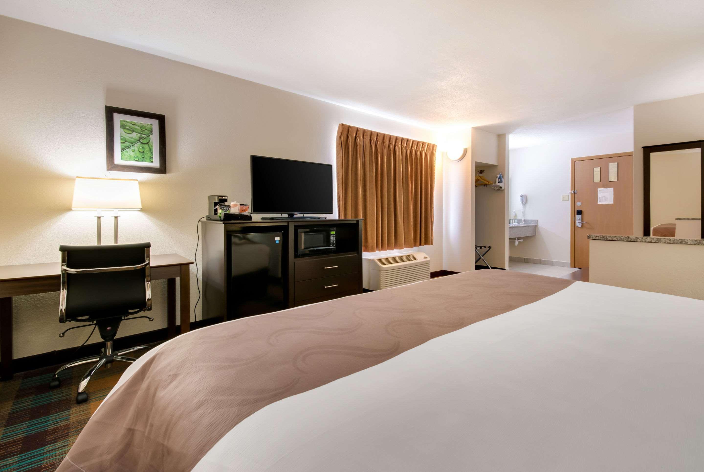 Quality Inn Блумсберг Экстерьер фото