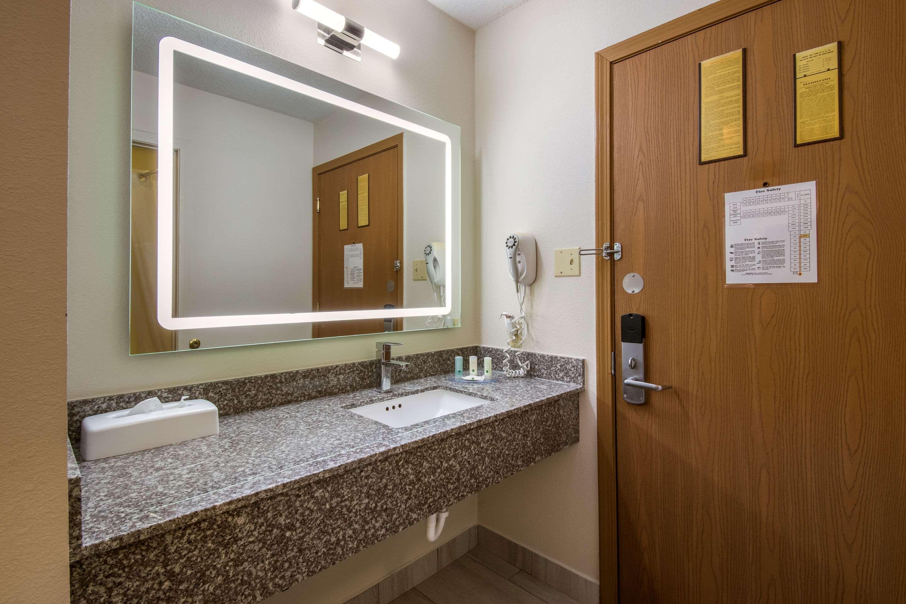 Quality Inn Блумсберг Экстерьер фото