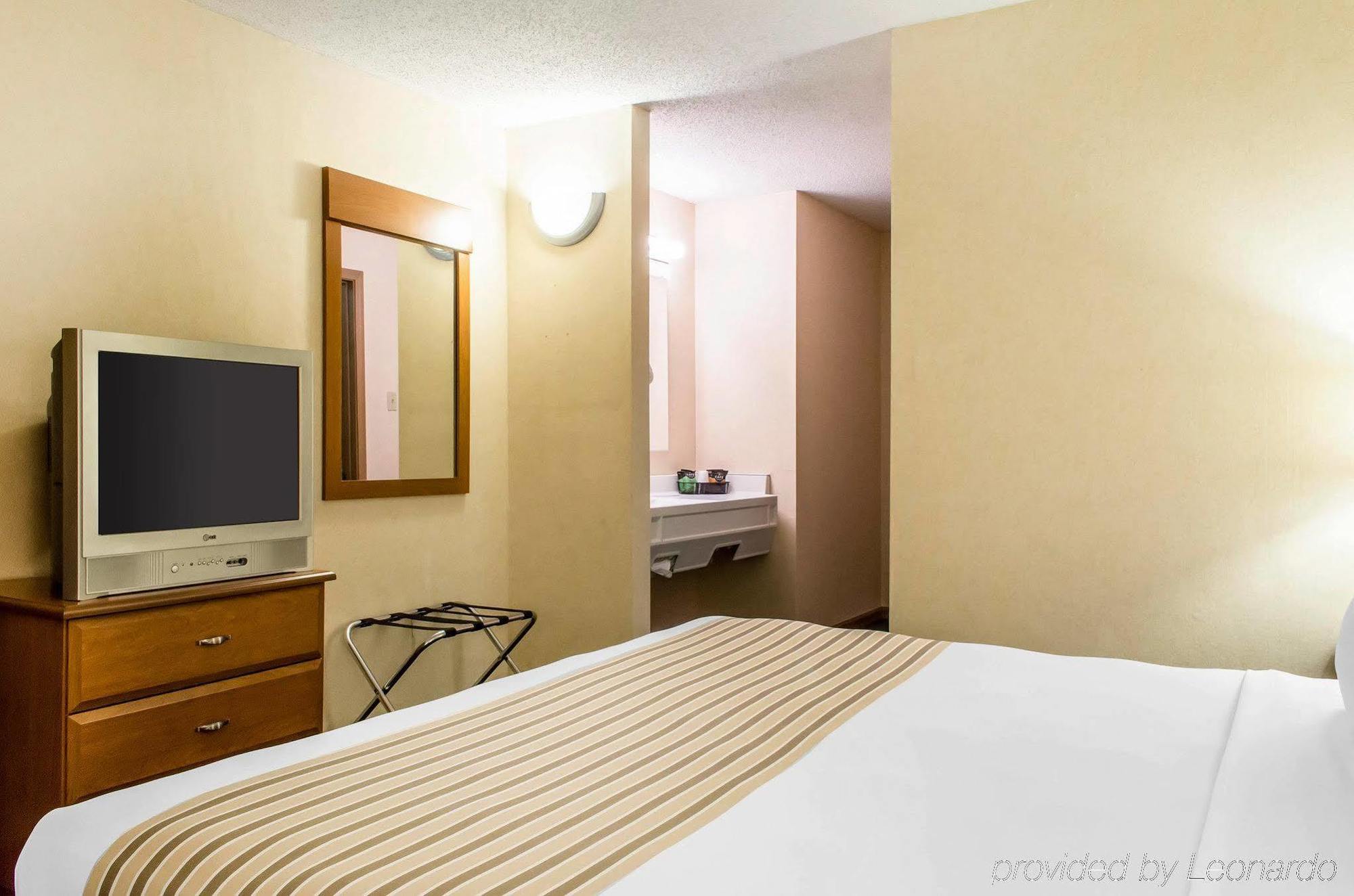 Quality Inn Блумсберг Экстерьер фото