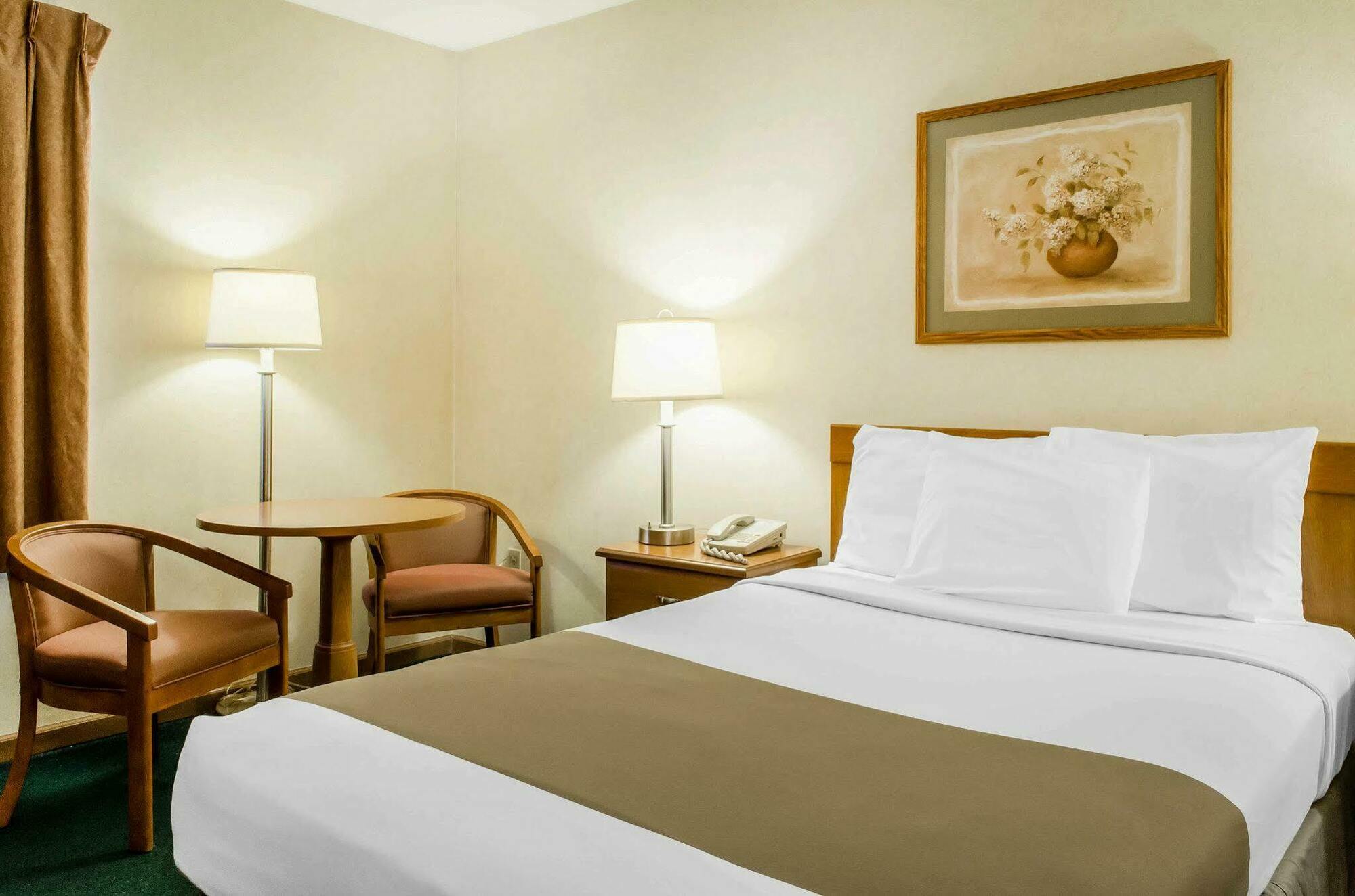 Quality Inn Блумсберг Экстерьер фото