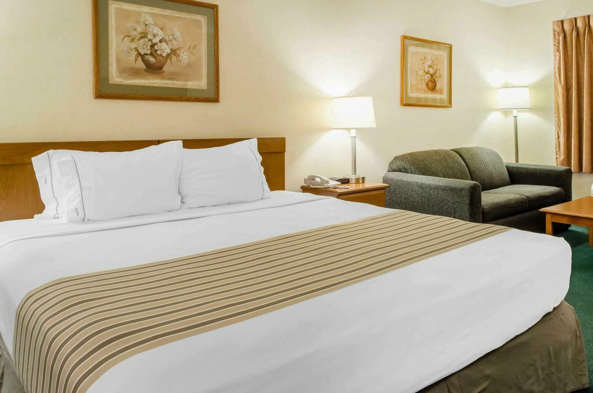Quality Inn Блумсберг Экстерьер фото